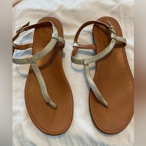 FitFlop Tia Gold Leather T strap sandals size 11